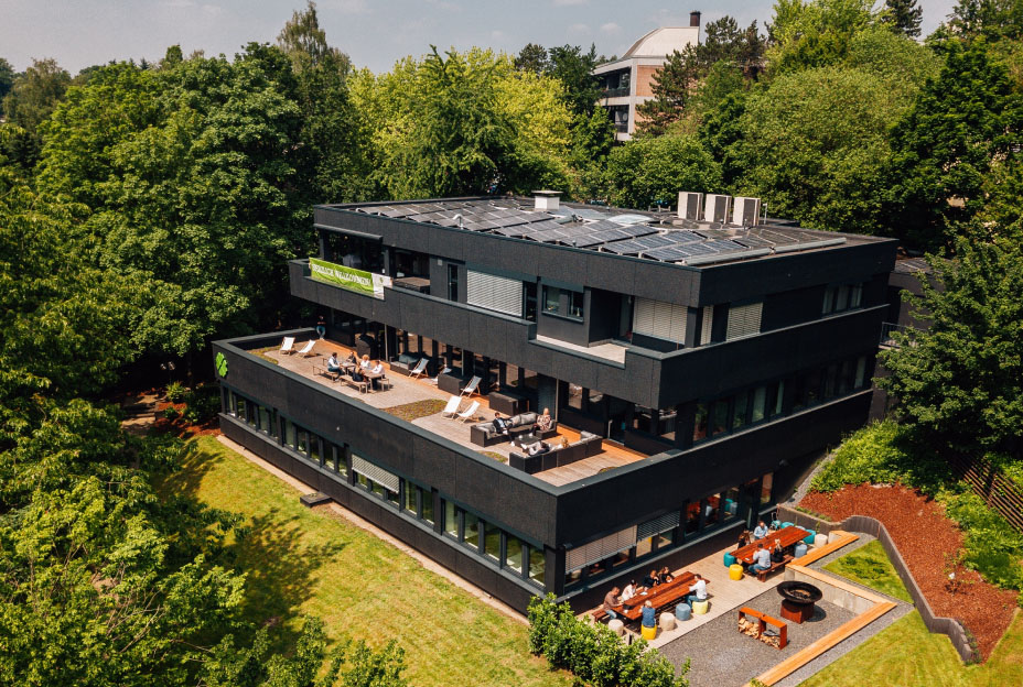 PH-building-outside-sunny-day-shading@2x