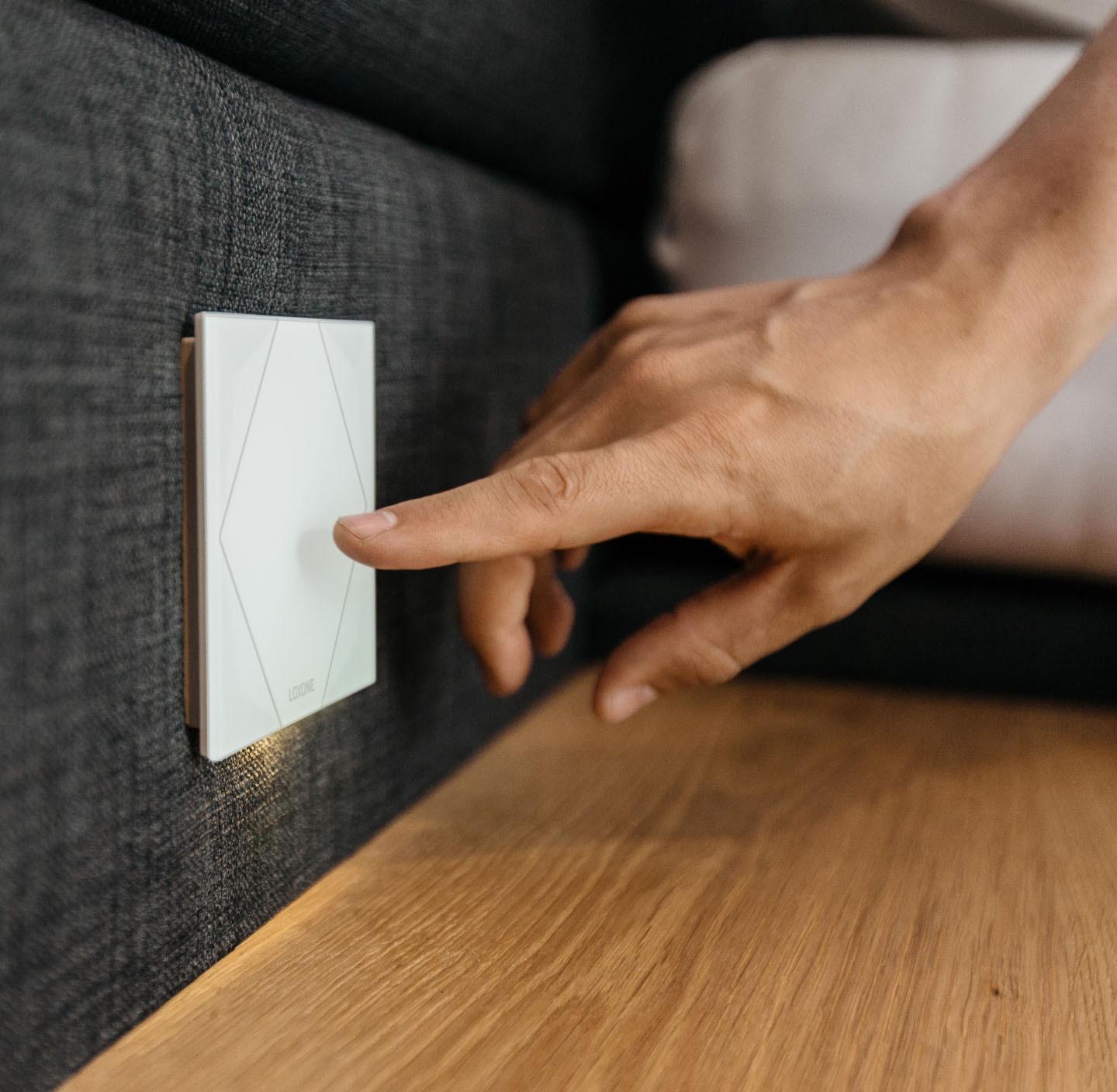 imgi_12_PH-Touch-Pure-Hand-Woman