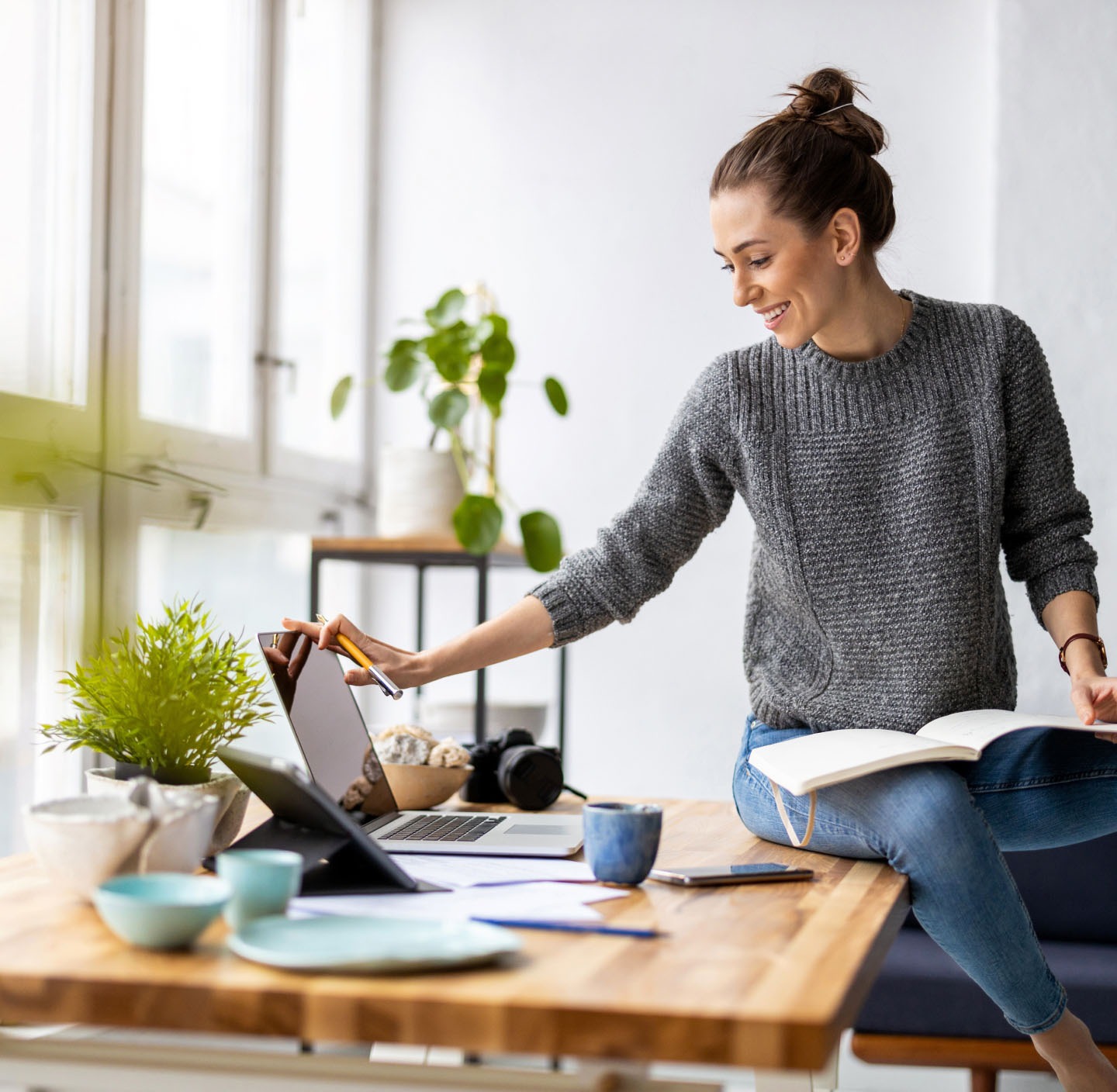 imgi_9_ph-woman-home-office@2x